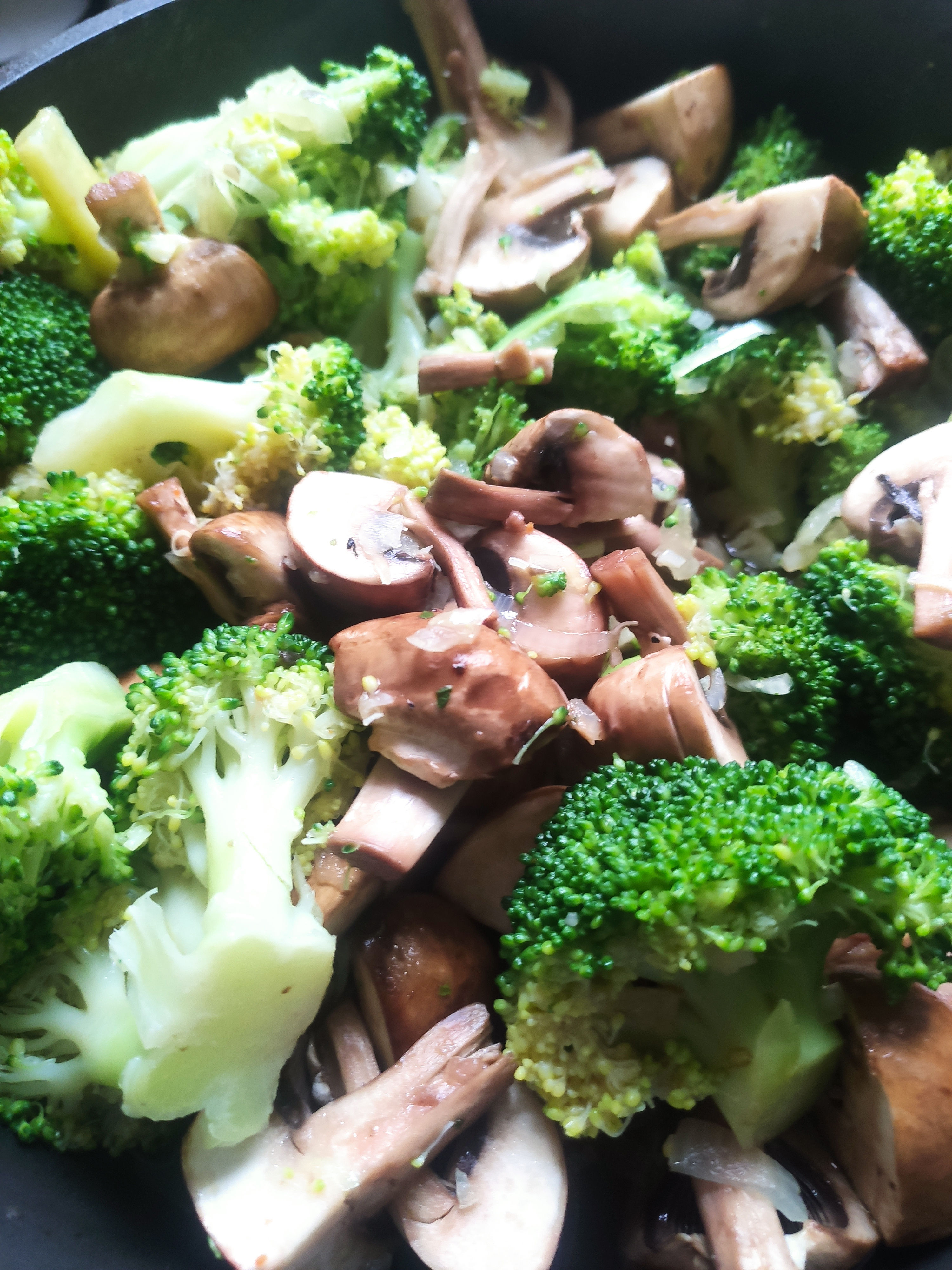 Broccolipfanne